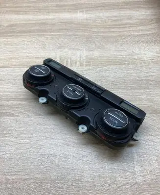 Volkswagen PASSAT B6 Climate control unit 74677530V 746775