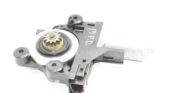 Volvo V70 Front door window regulator motor 970714101