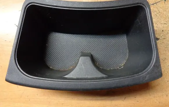 Nissan Note (E11) Cup holder 689309U100