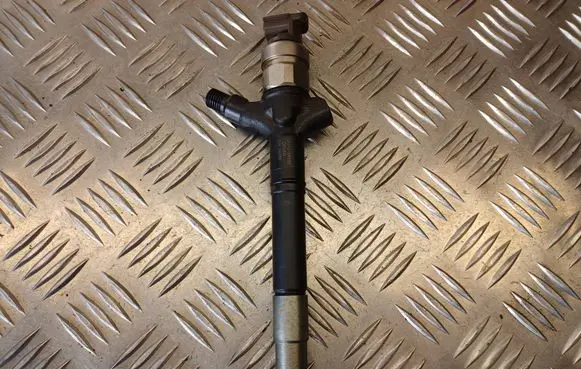 Toyota RAV 4 (XA30) Fuel injector 236700R020 06H06350