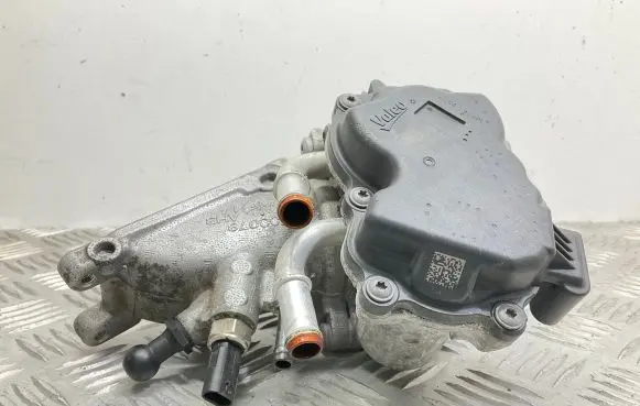 Volkswagen PASSAT B8 Throttle valve 04L128063AA 04L128637A