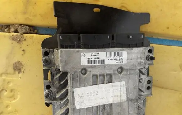Renault Megane III Engine control unit/module 237101478R