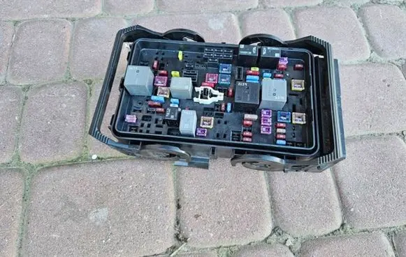 Opel Insignia B Fuse box set 174KM