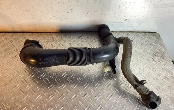 Porsche Macan (95B) Turbo air intake inlet pipe/hose 95B128532C