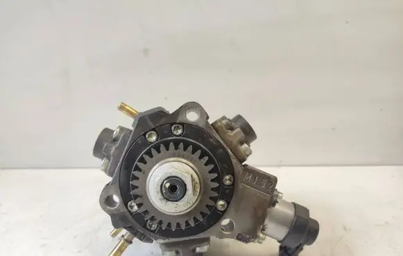 Renault Trafic II (X83) Fuel injection high pressure pump 8200912103 0445010234 5209037
