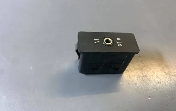 BMW 3 E90 E91 AUX in-socket connector 6930561 61316930561 84109237655