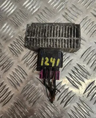 Opel Signum Glow plug pre-heat relay 55353011 51299014