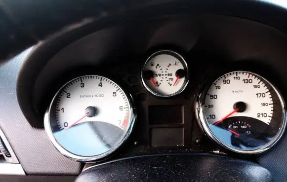 Peugeot 207 Speedometer (instrument cluster)
