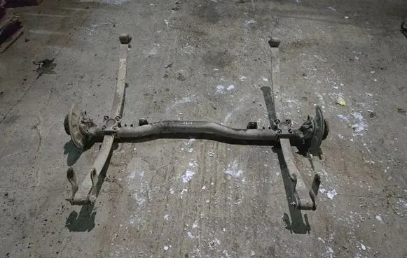 Volkswagen Caddy Rear axle beam 