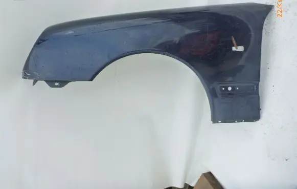 Mercedes-Benz E W210 Fender