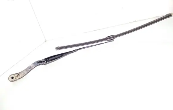 Mercedes-Benz C W204 Front wiper blade arm A2048200144