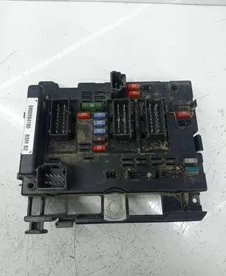 Peugeot 206 Fuse module 9650664180