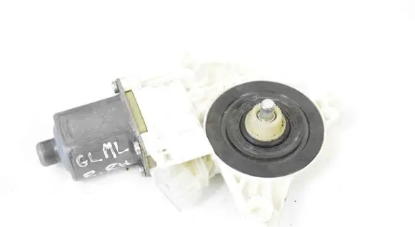 Mercedes-Benz ML W166 Front door window regulator motor 0130822756 A1669060601