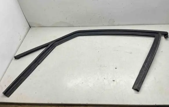 Renault Espace V (RFC) Rubber seal front door window/glass 803319960R