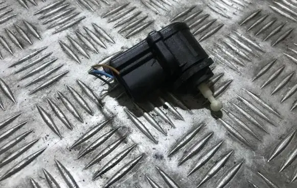 Headlight level adjustment motor
