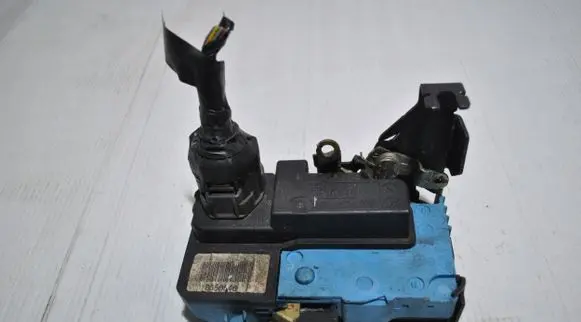 Volvo V70 Front door lock