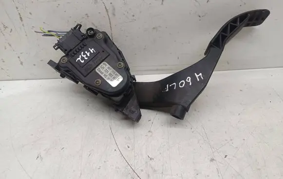 Volkswagen Golf IV Accelerator throttle pedal 1J1721503H 6PV00777001