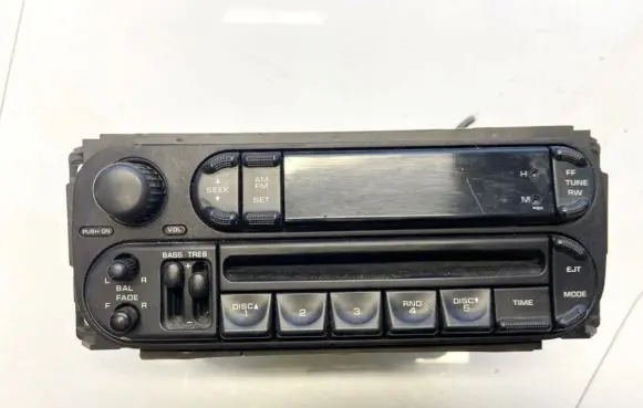Chrysler Sebring (ST-22 - JR) Radio/CD/DVD/GPS head unit P05091556AG