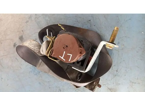 Nissan Quest Rear seatbelt 