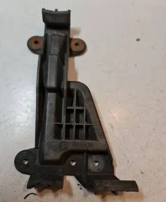 Audi A6 S6 C4 4A Front bumper mounting bracket 4A0807284