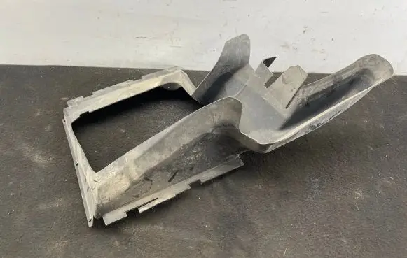Audi Q7 4L Intercooler air channel guide 4L0117336