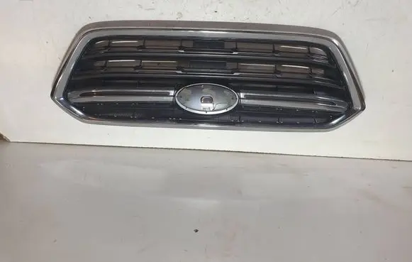 Subaru Outback (BS) Front bumper upper radiator grill 91122AL17A
