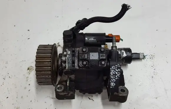 Renault Megane II Fuel injection high pressure pump 8200430599