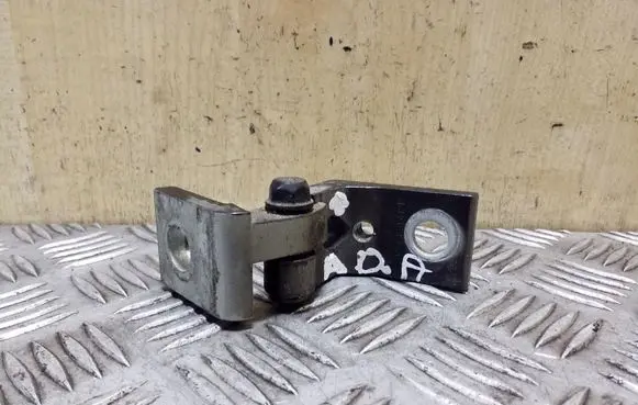 Skoda Octavia Mk2 (1Z) Front door lower hinge 6Y0831412D
