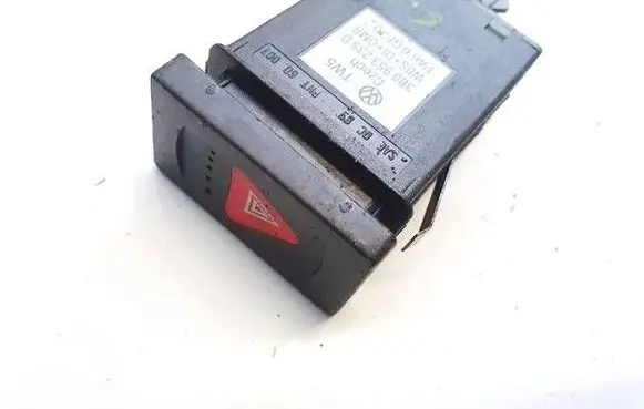 Volkswagen PASSAT B5.5 Hazard light switch 3B0953235D