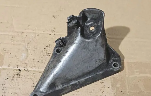 BMW 5 E60 E61 Engine mounting bracket 6769153
