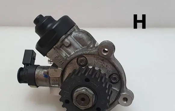 Volkswagen Golf VII Fuel injection high pressure pump 04L130755D 0445010537 11120614