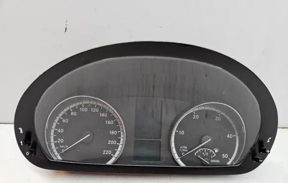 Speedometer (instrument cluster)