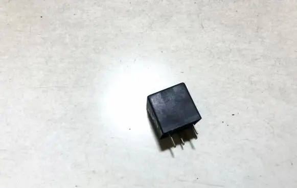 Volkswagen PASSAT B4 Other relay 357906381a 24690000