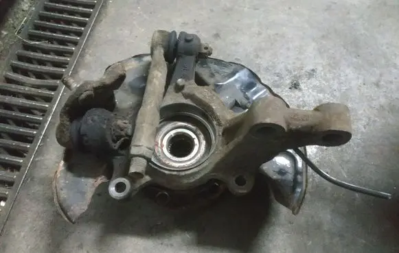 Toyota Avensis T250 Front wheel hub