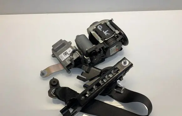 Mercedes-Benz C W204 Front seatbelt A2048606785 2048606785