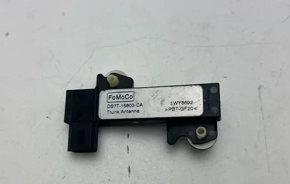 Ford Mustang VI Aerial antenna amplifier DS7T15603CA