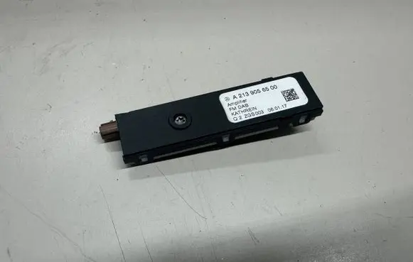 Mercedes-Benz E W238 Aerial antenna amplifier A2139056500 2ZGS003