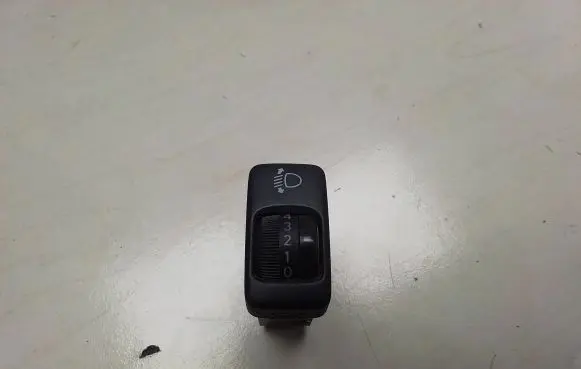 Toyota Avensis Verso Headlight level height control switch