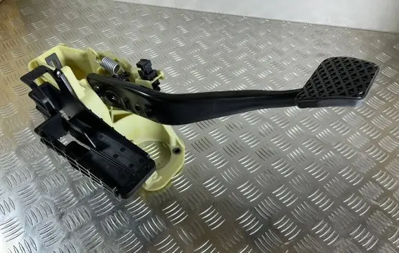 BMW 5 F10 F11 Brake pedal 9144253