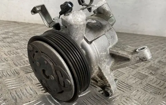 Subaru Impreza IV Air conditioning (A/C) compressor (pump) 73111FJ010 Z0014248B 2060011025