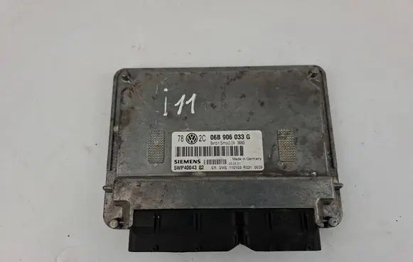 Volkswagen PASSAT B5.5 Engine control unit/module 06B906033G 5WP4004302