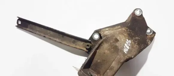 Engine mounting bracket