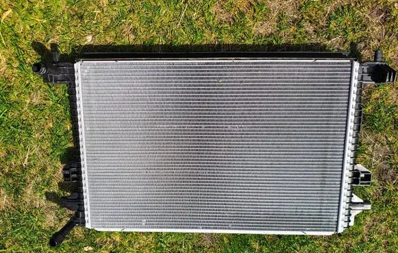 Volkswagen Tiguan Coolant radiator 5Q0121251HQ 29052025 FZ080004
