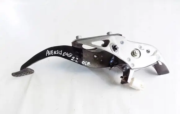 Toyota Avensis T250 Brake pedal