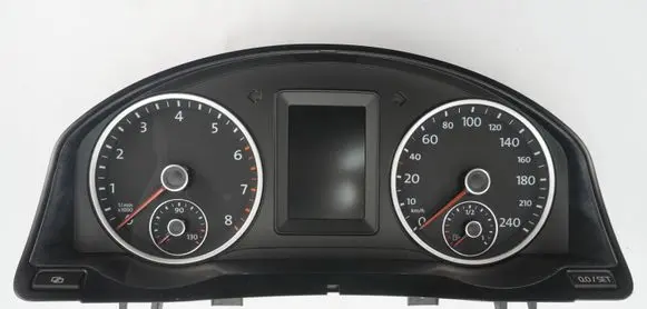 Volkswagen Tiguan Speedometer (instrument cluster) 5N0920872