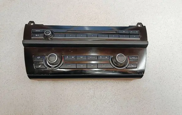 BMW 5 F10 F11 Climate control unit 9331829 900256340017 0001863322