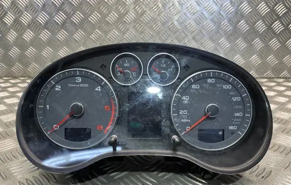 Audi A3 S3 8P Speedometer (instrument cluster) 8P0920982H