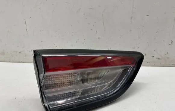 Tailgate rear/tail lights