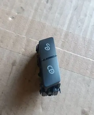 Mercedes-Benz E W212 Central locking switch button A2048706410