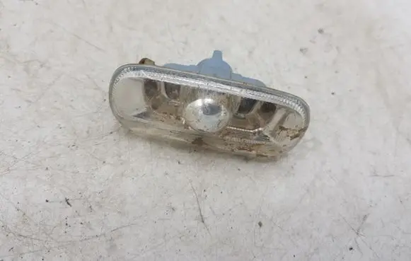 Honda HR-V Front fender indicator light E1220